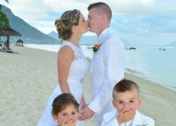 Karène+Anthony : leur joli mariage en famille à Maurice