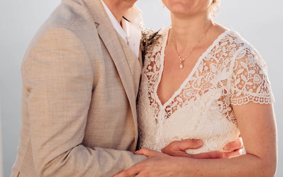 Mariage civil à Santorin : Caroline & Sébastien, une aventure familiale à six
